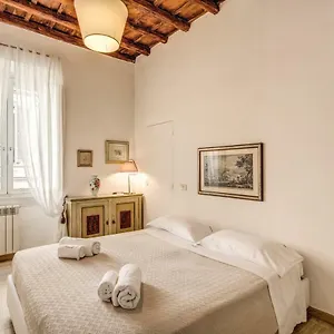 Apartment O Casa Fienaroli 2, Rome